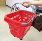 الأحمر المتداول البلاستيك عربة التسوق سلة / سلة التخزين المحمولة مع عجلات